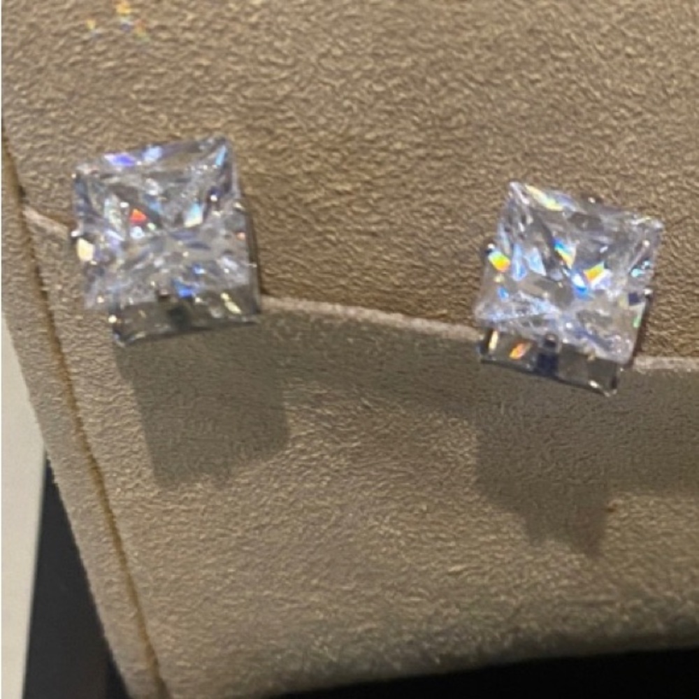 Elegant Silver Square Spakling CZ Stud Earrings - Picture 3 of 5